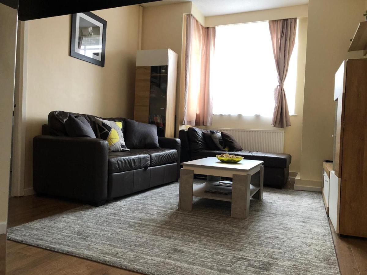 Entire Flat Very Comfortable 1 Bedroom Londres Exterior foto
